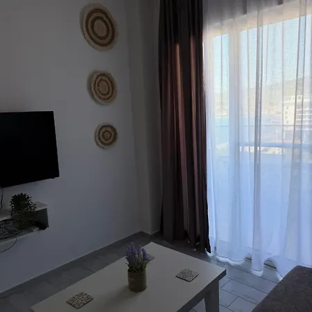 Deluxe 2 Апартаменты *